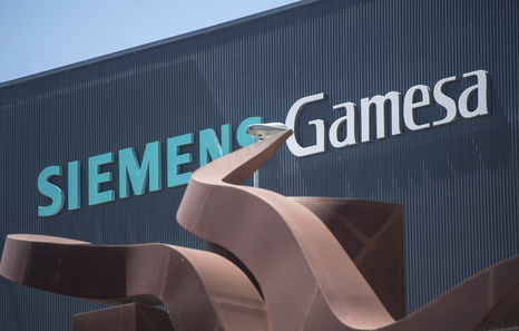 Gamesa se hunde por un ‘profit warning’ en plena pelea de Iberdrola y Siemens