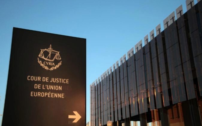 El Tribunal de Justicia de la Unión Europea exime a los abogados de denunciar a sus clientes